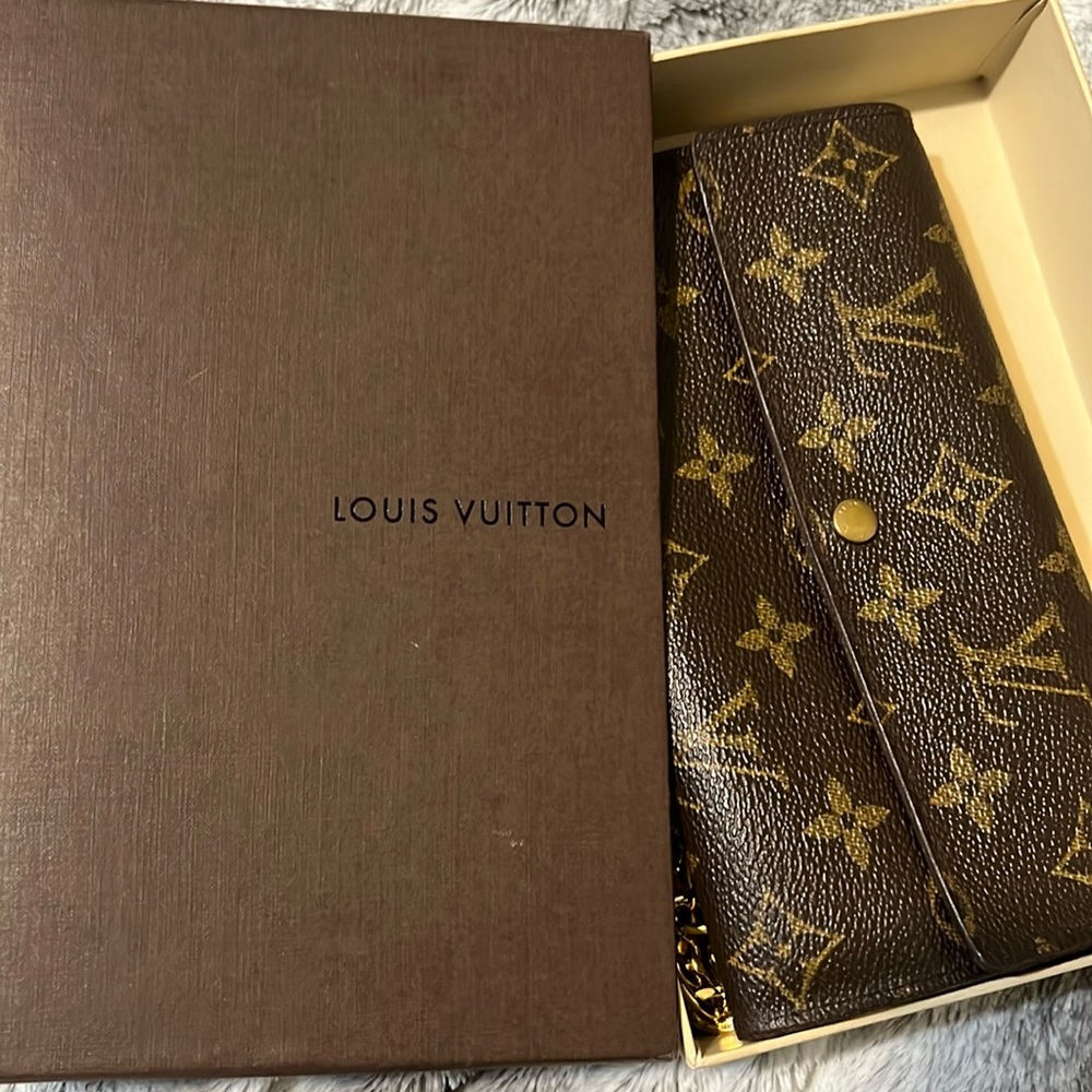 LV Sarah long wallet